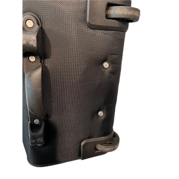 Ricardo Black Gray Softr Shell Carry On Suitcase Roller - Picture 7 of 7